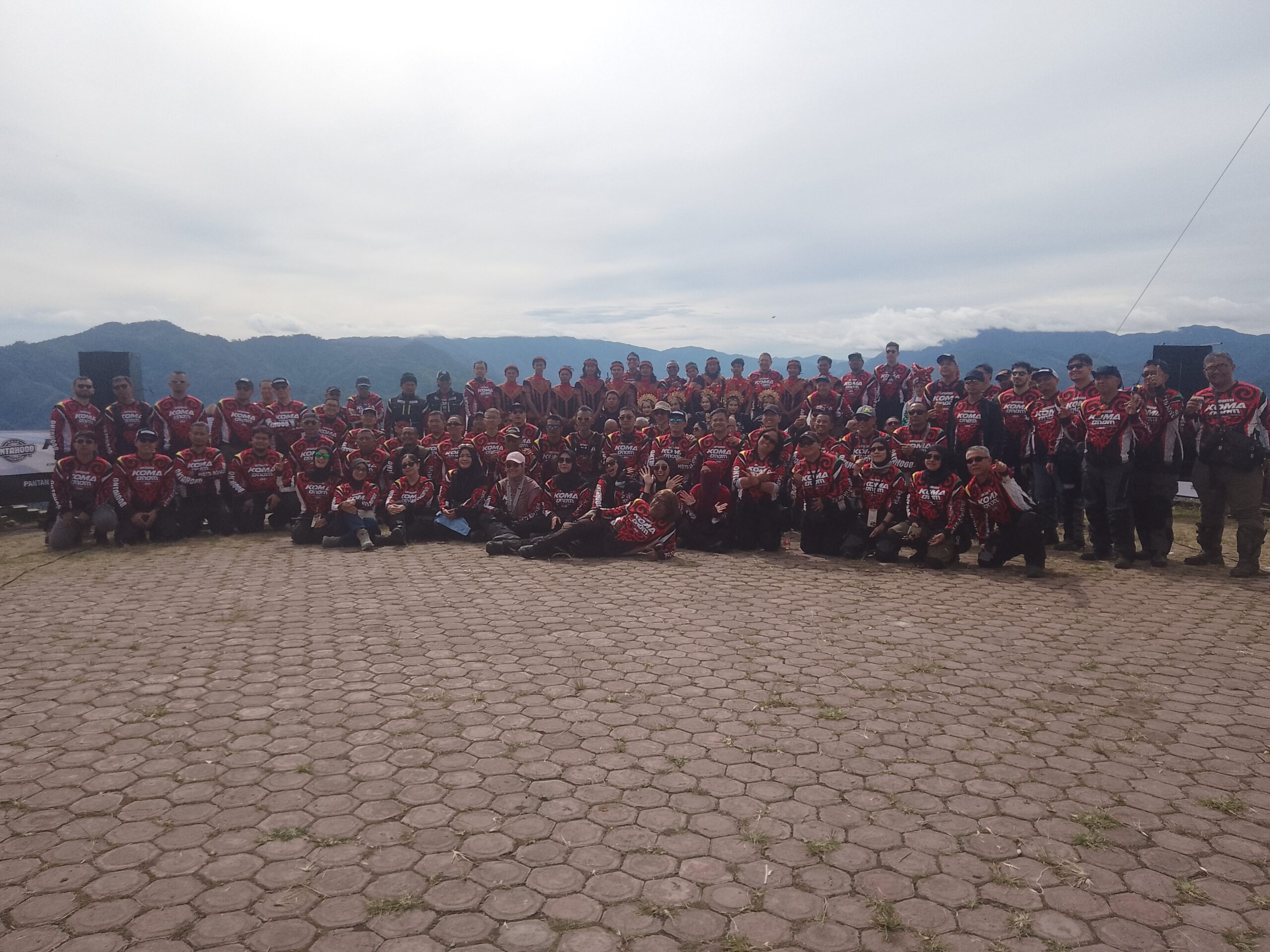 KOMA ONOM foto bareng di Pantan Terong