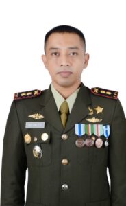 Dandim Himbau Warga Kibarkan Bendera Setengah Tiang