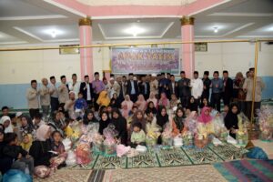 Pj Bupati Bener Meriah Bersama Panitia Masjid Agung Babussalam Santuni Anak Yatim di Kecamatan Mesidah