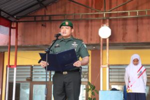 Tumbuhkan Rasa Cinta Tanah Air, Kasdim 0106/ Ateng Pimpin Upacara Bendera Di Sekolah.