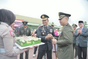 Kapolres Bener Meriah Hadiri Upacara Peringatan HUT TNI ke-78 Di Lapangan Kodim 0119/ Bener Meriah