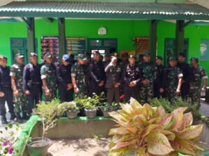 KUNJUNGAN BRIMOB KOMPI 2 BATALYON B PELOPOR DI HARI HUT TNI KE 78 KORAMIL 11 BIREM BAYEUN KODIM O1O4 ACEH TIMUR.