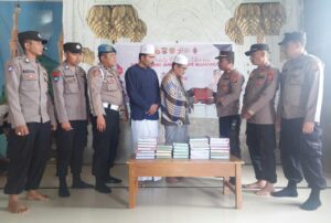 Polri Peduli Budaya Literasi: Polsek Bandar Distribusikan Buku, Kitab dan Al-Qur’an ke Pondok Pesantren