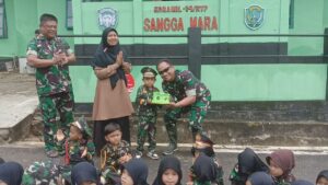 Kejutan HUT TNI 78, Anak TK (RA) Arrahman Beri Kue Ulang Tahun Kepada Dandim 0104/Aceh Timur