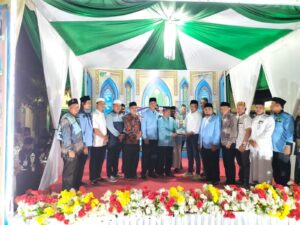 Pemenang  FASI: Berfoto Usai Penutupan FASI V BKPRMI Aceh Timur di Komplek Masjid Agung Darussalihin 