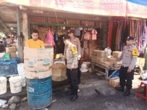Cegah Kelangkaan, Personel Polsek Bandar Patroli Monitoring Ketersediaan Bahan Pokok