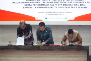 Pemerintah Propinsi, Kabupaten dan Kota Se-Sumsel Serentak Tandatangani NPHD Dana Pilkada