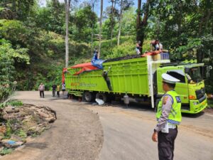 Polres Muara Enim Amankan Truck Tronton pengangkutan batu bara ilegal di Jalan Lintas Sumatera