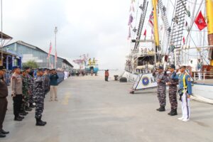 Sang Legendaris KRI Dewaruci Kembali Kembangkan Sayap Layar Planjib Jib Dastur