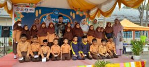 SMK Negeri 1 Peusangan memperingati Maulid Nabi Muhammad SAW 1445 H Serta Menyatuni Puluhan Anak – Anak Yatim Piatu.