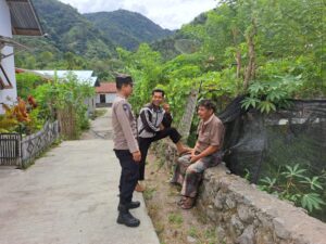 Polisi Sambangi Desa Dan Menyampaikan Pesan-Pesan Kamtibmas