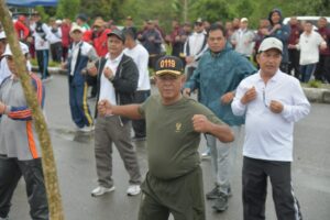 Prajurit TNI Bersama Persit Meriahkan HUT KOPRI Ke-52 dan PGRI Ke-78