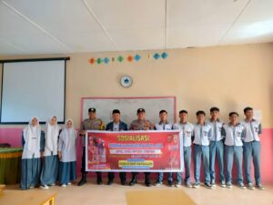 Personil Polsek Bukit Sosialisasi di SMA Negeri 1 Bukit Kabupaten Bener Meriah