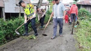 Sinergitas TNI-POLRI, Bersama-sama Laksanakan Karya Bakti Dalam Rangka Mengantisipasi Penyebaran Penyakit