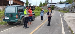 Patroli Jalan Kaki, Polsek Linge Sambangi Warga Masyarakat