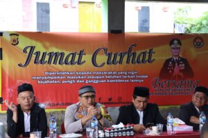 Kapolres Bener Meriah Gelar Jumat Curhat Di Halaman Masjid Baburrahmah Batin Wih Pongas, Kecamatan Bukit.