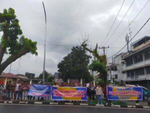 Aksi Demo Mayarakat Karo Depan Kanwil BPN Sumut, Tuntut Copot Kepala BPN Karo