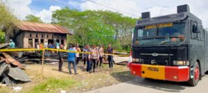 Kebakaran Lima Unit Rumah Kontrakan Kecamatan Bandar, Polisi Bantu Proses Pemadaman