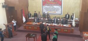 Ketua DPRK Bener Meriah, Lantik Burhanudin  PAW Darwinsyah 