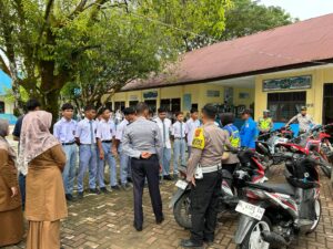 Kasat Lantas Polres Nagan Raya beserta personil Satuan Lalu Lintas melaksanakan kegiatan penertiban knalpot brong