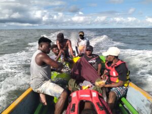 Polisi Selamatkan Seluruh Korban Laka Laut di Periaran Muara Ruai