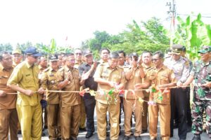 Lawatan ke Hamparan Perak, Bupati Resmikan Dua Jembatan & Empat Jalan