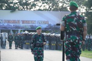 Dandim 0101/KBA Sebagai Komandan Upacara pada Apel Gelar Pasukan Pam Pemilu 2024 Kodam Iskandar Muda