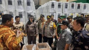 Kapolres Semarang bersama Forkopimda pantau logistik Pemilu.