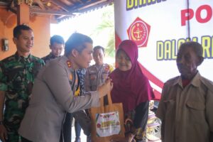Polres Nganjuk bersama Kodim 0810/Nganjuk Gelar Bansos dan Pengobatan Gratis bagi Warga Desa Sidokare