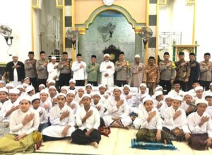 Abon Cottarom Pimpin Isra’ Mi’raj Di Masjid Dayah Darussa’dah Cottarom