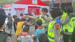 Srikandi Polres Kudus Terjun di Lokasi Warga Terdampak Banjir