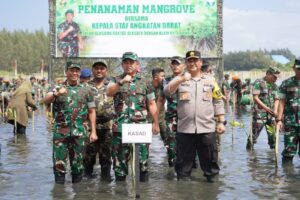 Kepala Staf Angkatan Darat tanam 64.500 Bibit Mangrove Secara Serentak di seluruh Wilayah Prov. Aceh.