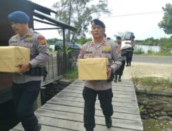 Brimob Berbagi Kepada Warga Tertimpa Musibah Kebakaran Di GP.Sungai Pauh Pusaka Pemko Langsa