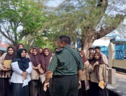 Babinsa Koramil 02/Lgs Ajak Murid SMU Negeri 3 Kota Langsa Menghargai Jasa Guru dalam Komsos Singkat