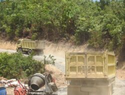 Truk Pengangkut Material Terus Beroperasi Di Lokasi Pembukaan Jalan di TMMD Reguler ke 119.