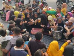 Meraih Berkah KOHATI Cabang Langsa Bagi Takjil Untuk Berbuka Puasa