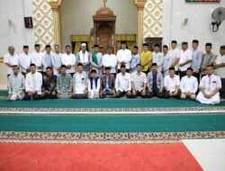Safari Ramadhan Hari ke-3, Pj Bupati Mahyuzar Disambut Jamaah Masjid Baitul Karim Nibong.