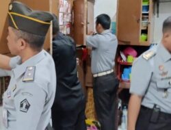 Jelang Ramadhan, Petugas Lapas Banyuwangi Sterilkan Kamar Hunian dari Barang Terlarang