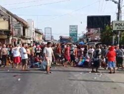 Ratusan Warga Durin Simbelang Demo Polsek Pancur Batu, Jalur Medan-Berastagi Lumpuh Total