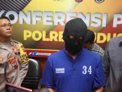 Ngerii !! Polres Kudus Tetapkan Tersangkan Pemilik Biro perjalanan Umroh Goldy Mixalmina, ZLN ( 39) Warga Kecamatan Kota Kudus . 