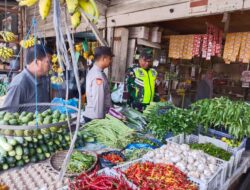 Bulan Suci Ramadhan: Dua Babin Berjibaku dengan Pedagang Sembako