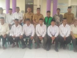 Camat Plimbang, Abu Bakar S.Sos Melantik Tuha Peut Gampong Seuneubok Teungoh.