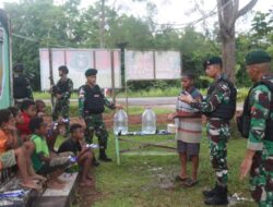 Bagikan Alat Mandi Dan Sikat Gigi Satgas Pamtas Statis RI-PNG Yonif 111/KB Terapkan Pola Hidup Sehat Dan Bersih Untuk Anak Perbatasan