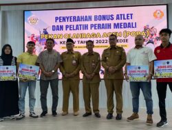 KONI Lhokseumawe Serahkan Bonus bagi Peraih Medali di PORA Pidie