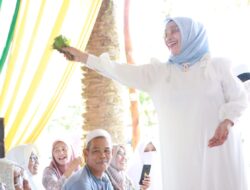 Plt. Bupati Labuhanbatu Berikan Tepung Tawar Untuk Calon Jamaah Haji