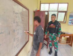 Tambah Motivasi Belajar Satgas Yonif 122/TS Pos Scofro Laksanakan Gadik Dan Bagikan Makanan Beserta Minuman Kepada Murid