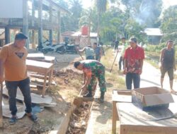 Semangat Membangun Lingkungan Yang Bersih Dan Sehat Babinsa Dan Warga Desa Gotong Royong