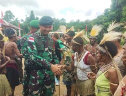 Indahnya Budaya Lokal Setempat Satgas Pamtas Statis RI-PNG Yonif 111/KB Mengenal Kesenian Tradisional Di Papua Selatan