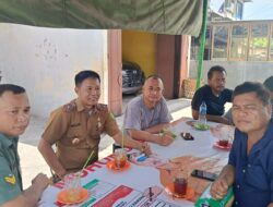 Komsos Dengan Lurah Dan Warga, Babinsa Koramil 0201-10/MM Memberi Himbauwan Menjaga Kebersihan Dan Keamananan Di Wilayah Binaan