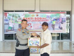 Polres Lhokseumawe Gelar Bakti Sosial Pembagian Sembako Serentak Kepada Masyarakat dalam Rangka HUT Bhayangkara ke 78 tahun 2024.